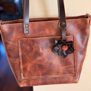 Chandler Leather Small Tote in Sandstone